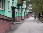 Антон Тыртышный провел выездное совещание с жителями дома по улице Ленина